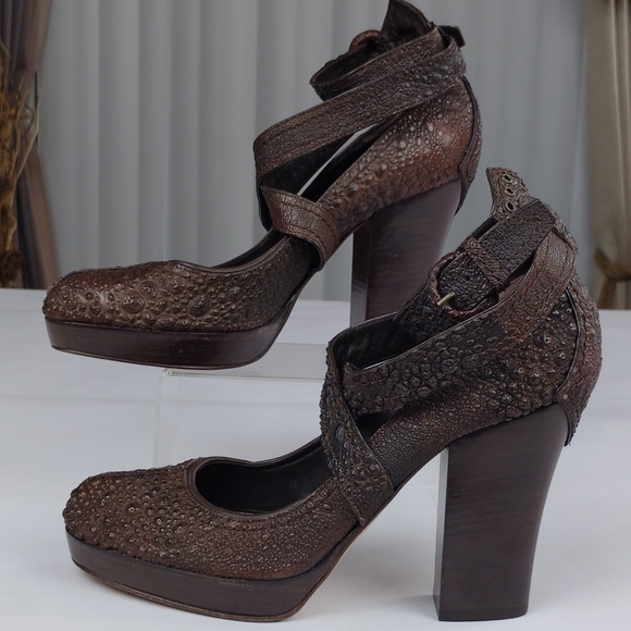 Donna Karan Shoes - Donna Karan Collection Alligator Leather Women's Heels.